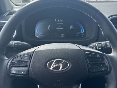 Used 2024 Hyundai Venue SEL image 4