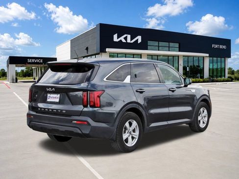 Used 2022 Kia Sorento LX FWD image 5