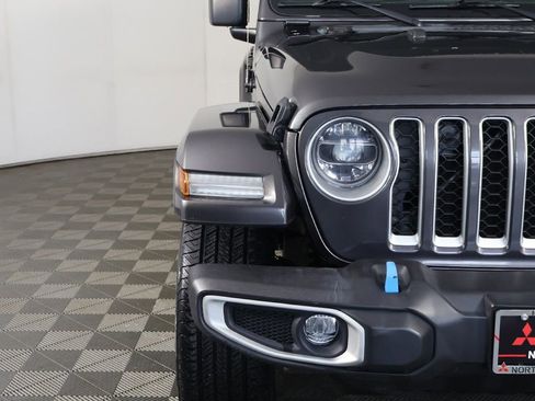 Used 2022 Jeep Wrangler Unlimited Sahara w/ Cold Weather Group AWD/4WD image 12