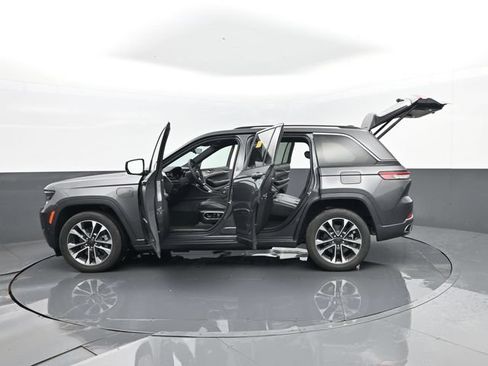 Used 2022 Jeep Grand Cherokee Overland w/ Luxury Tech Group IV AWD/4WD image 34