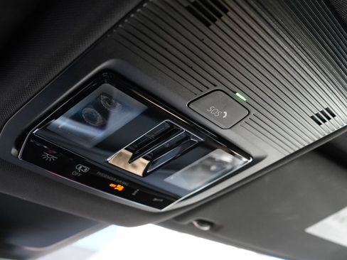 Used 2025 Volkswagen Atlas Cross Sport SE w/ Panoramic Sunroof Package image 28