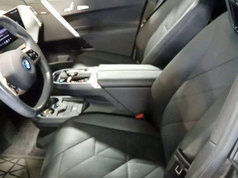 Used 2024 BMW iX xDrive50 w/ Premium Package AWD/4WD image 9