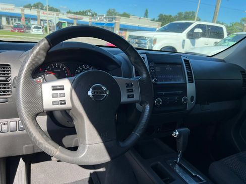 Used 2019 Nissan Frontier SV RWD image 12