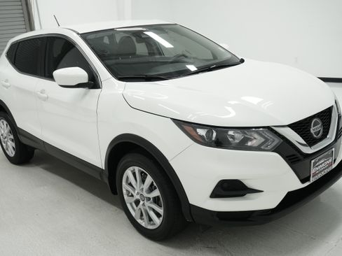 Used 2022 Nissan Rogue Sport S FWD image 3