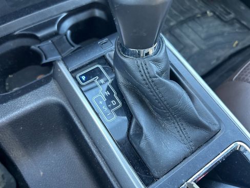 Used 2017 Toyota Tacoma Limited w/ Tow Package image 5