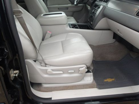 Used 2013 Chevrolet Avalanche LT w/ Suspension Package, Off-Road image 10