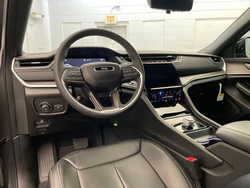 New 2025 Jeep Grand Cherokee L Limited w/ Luxury Tech Group II RWD image 7