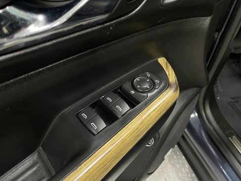 Used 2018 GMC Acadia Denali image 16