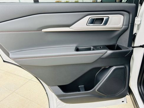 New 2026 Ford Explorer Active w/ Active Comfort Package image 28