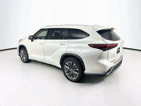 Used 2021 Toyota Highlander Platinum FWD image 5