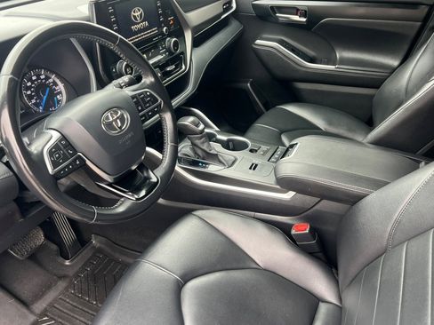 Used 2020 Toyota Highlander XLE image 7
