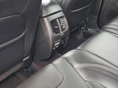 Used 2019 Jeep Cherokee Limited image 18