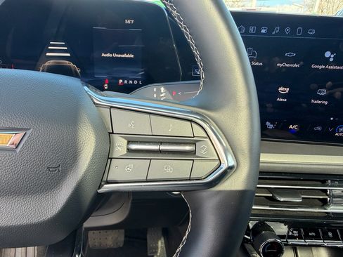 Certified 2025 Chevrolet Traverse LT w/ Sun and Wheel Package image 23