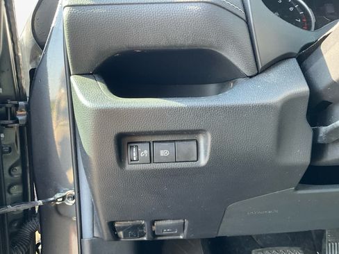 Used 2021 Toyota RAV4 LE FWD image 18