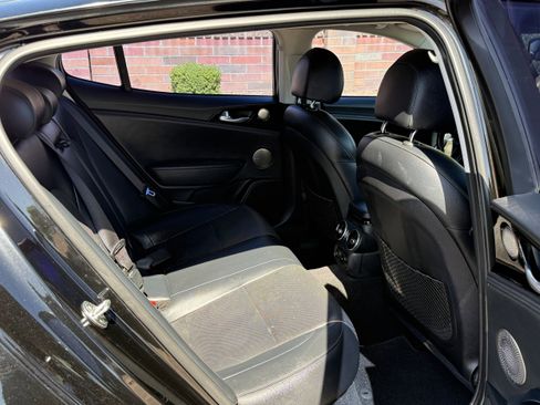 Used 2018 Kia Stinger Premium RWD image 12