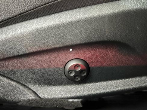 Used 2015 Mercedes-Benz C 300 4MATIC Sedan image 23