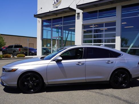 Used 2025 Honda Accord Touring image 3