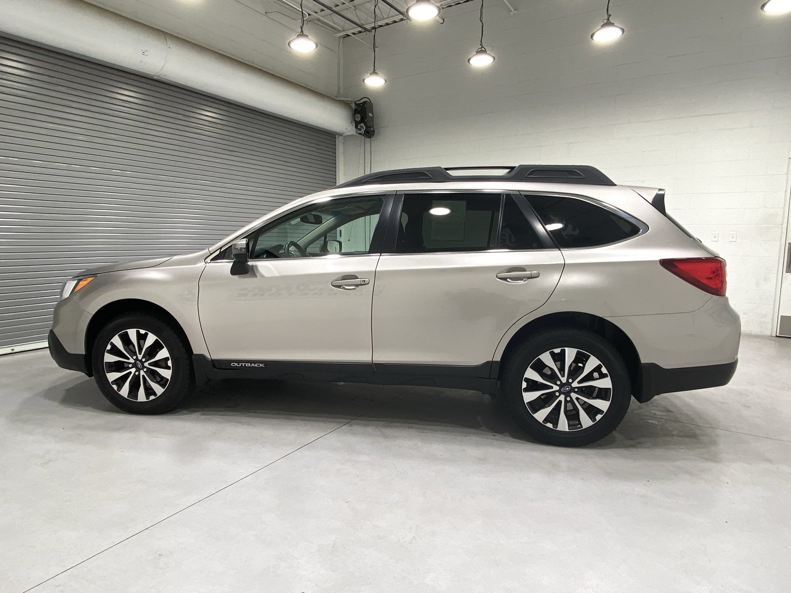 Used 2016 Subaru Outback 2.5i Limited w/ Popular Package #4 AWD/4WD image 5