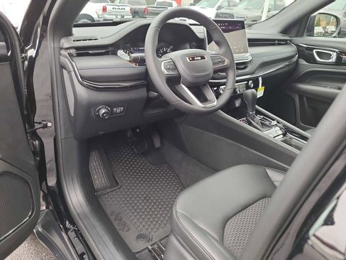 New 2026 Jeep Compass Latitude image 10