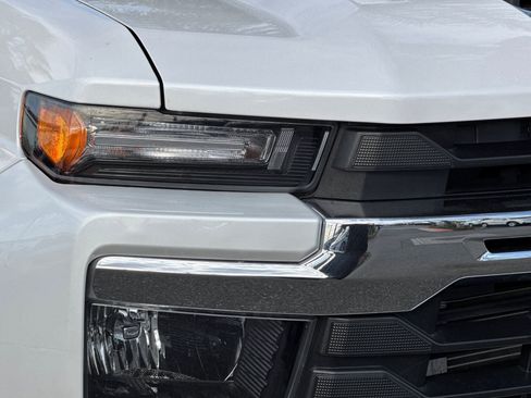 Used 2024 Chevrolet Silverado 2500 LT w/ Convenience Package image 10