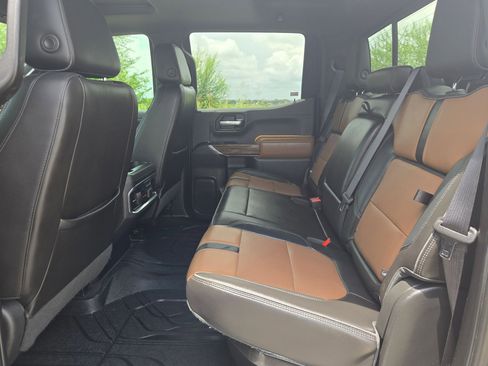 Used 2019 Chevrolet Silverado 1500 High Country w/ Technology Package AWD/4WD image 13