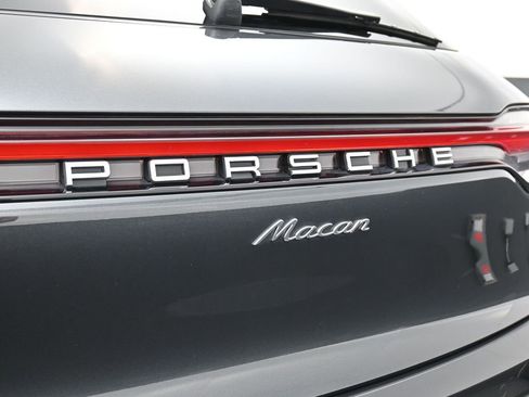 Certified 2025 Porsche Macan AWD/4WD image 14