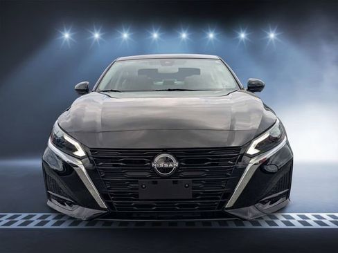 Used 2024 Nissan Altima 2.5 SL FWD image 8