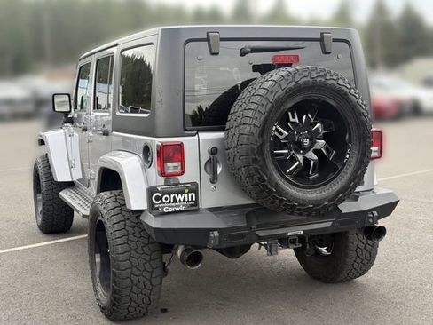 Used 2016 Jeep Wrangler Unlimited Sahara w/ Connectivity Group AWD/4WD image 14