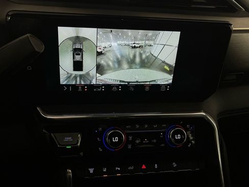 Used 2025 GMC Sierra 3500 Denali w/ Denali Reserve Package image 19