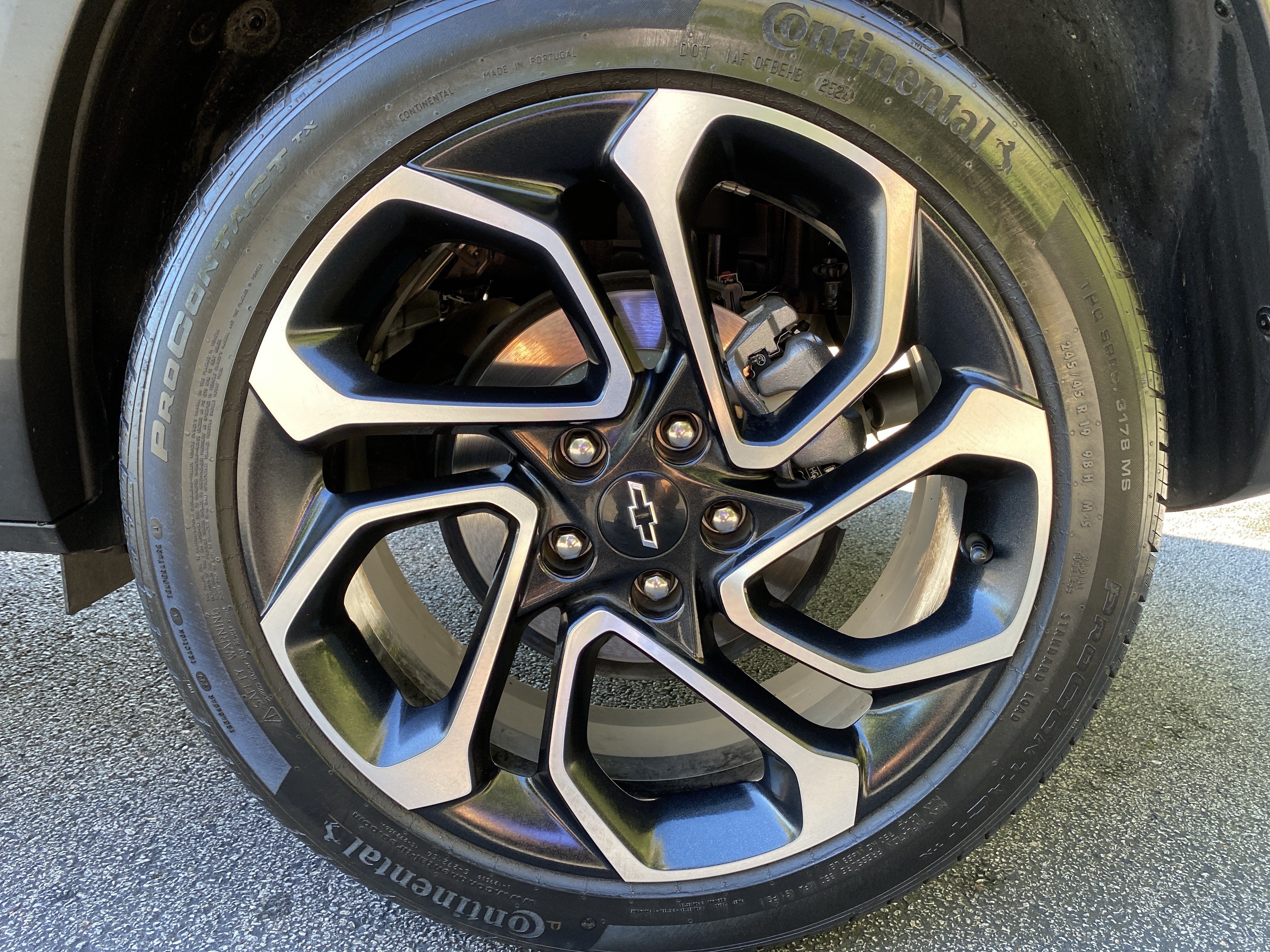 Used 2025 Chevrolet Trax RS w/ Sunroof Package FWD image 39