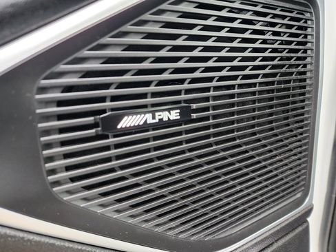 Used 2024 Jeep Wagoneer L Series II w/ Flexible Seating Group image 12