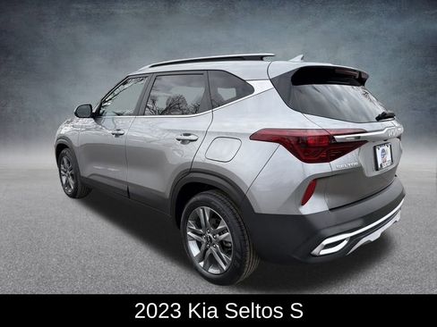 Used 2023 Kia Seltos S w/ Navigation Package image 3