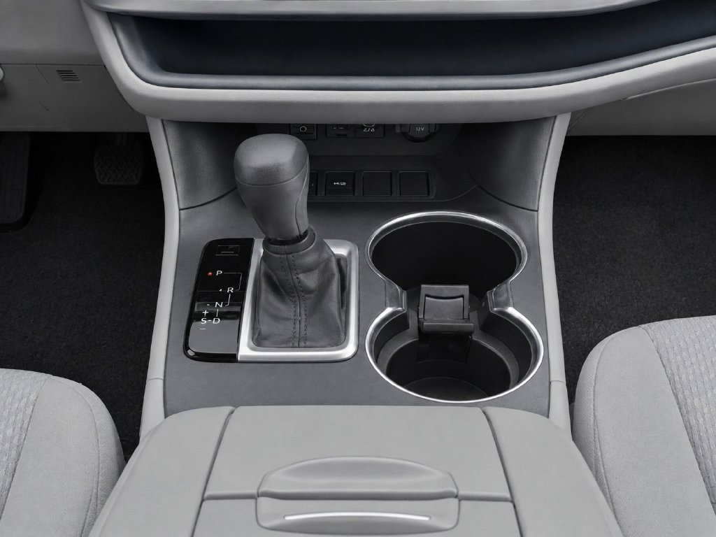 Used 2019 Toyota Highlander LE FWD image 17