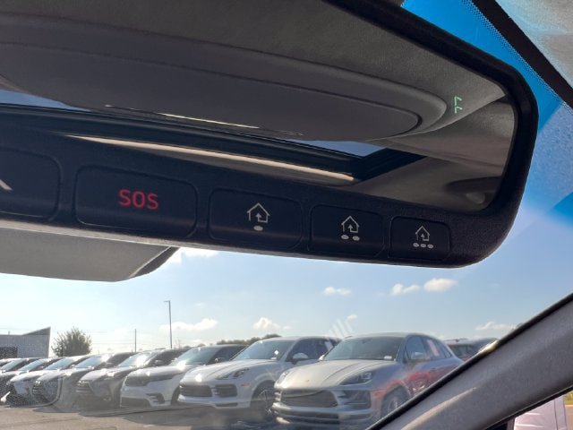 Used 2018 Genesis G90 3.3T Premium AWD/4WD image 31