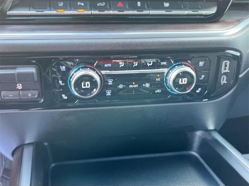 Used 2024 GMC Sierra 2500 SLT w/ SLT Premium Package image 16