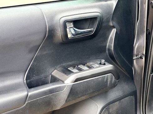 Used 2023 Toyota Tacoma TRD Off-Road image 9