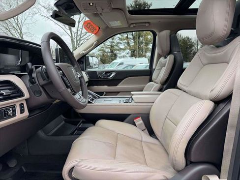 Used 2022 Lincoln Navigator L Reserve image 13