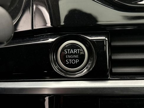 Used 2022 Nissan Pathfinder SV w/ SV Premium Package image 22