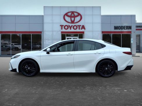 Certified 2025 Toyota Camry SE w/ Convenience Package image 3