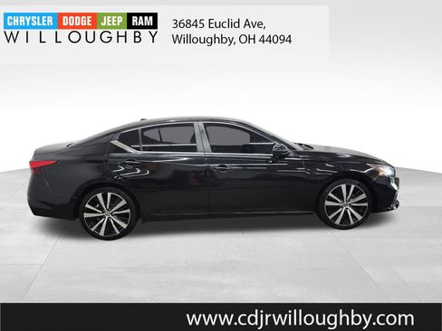 Used 2021 Nissan Altima 2.5 SR FWD image 4