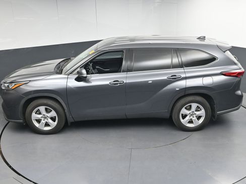 Used 2020 Toyota Highlander LE image 38