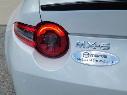 Used 2025 MAZDA MX-5 Miata RF Club RWD image 9