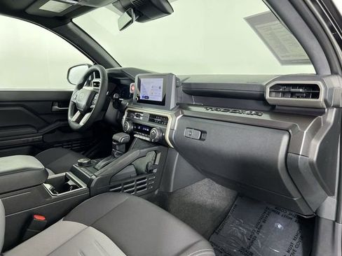 Used 2025 Toyota Tacoma TRD Sport image 29
