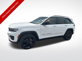 Used 2025 Jeep Grand Cherokee Altitude AWD/4WD video 1