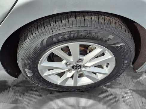 Used 2025 Toyota Camry XLE image 19