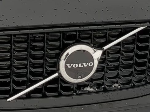 Certified 2025 Volvo XC60 T8 Plus w/ Protection Package Premier image 11