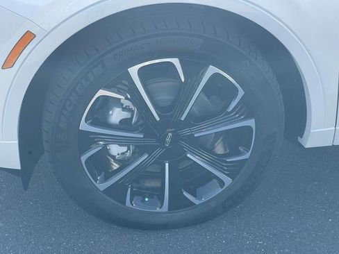 New 2026 Lincoln Nautilus Reserve image 5