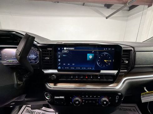 Used 2025 Chevrolet Silverado 1500 LT AWD/4WD image 13