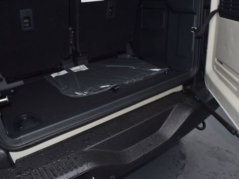 New 2025 Ford Bronco Badlands image 11