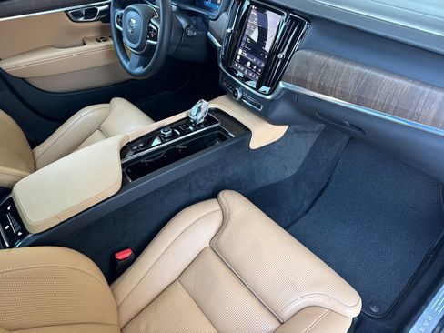 Certified 2025 Volvo V90 B6 Cross Country Ultra w/ Protection Package Premier AWD/4WD image 20